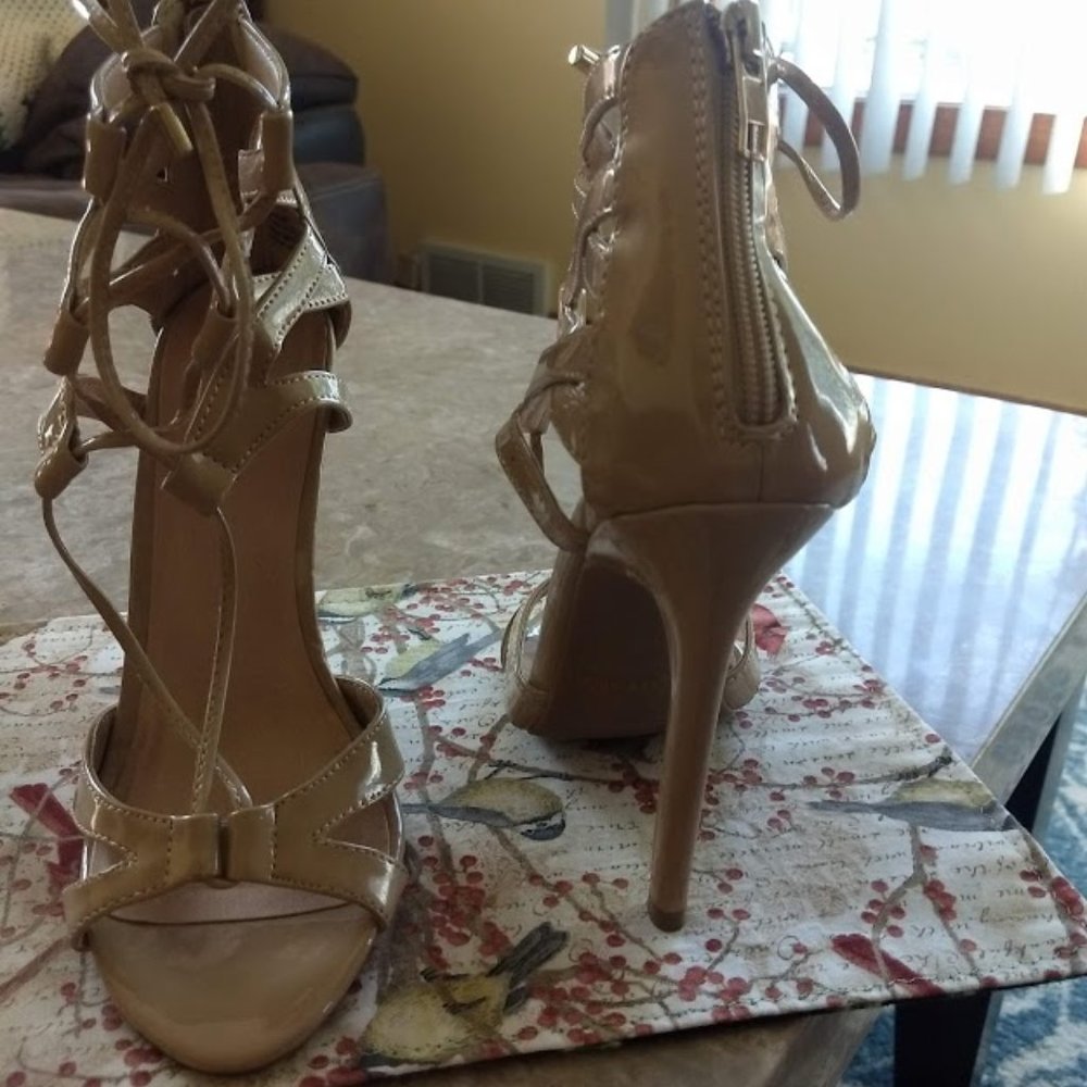 TAN HEELS